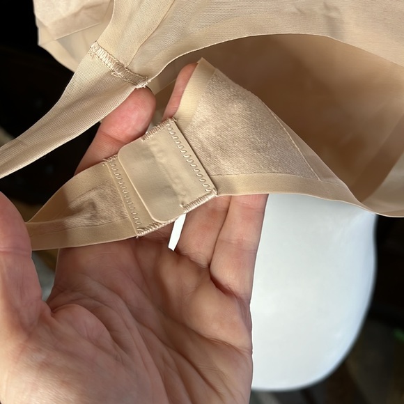 Spanx Haute Contour high-waisted thong. Size medium. Color soft sand - Picture 6 of 10